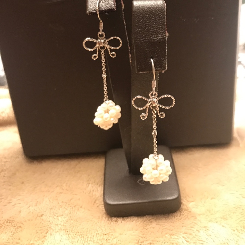 Beautiful pearl silver earrings