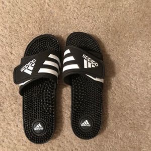 ADIDAS SLIDES