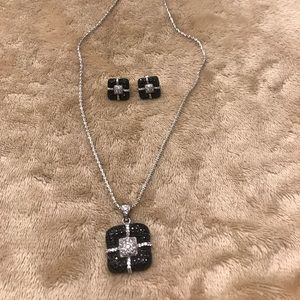 Elegant silver necklace earrings set