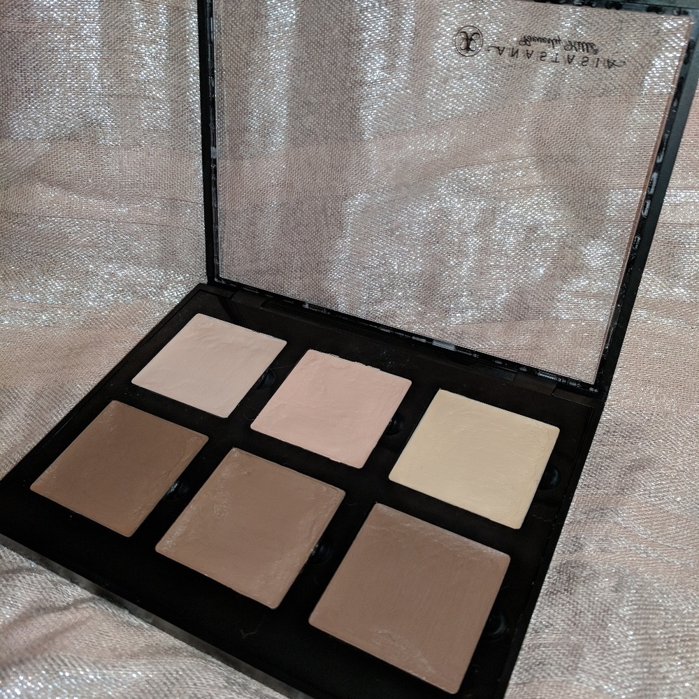 Anastasia Beverly Hills Contour Cream Kit in Light