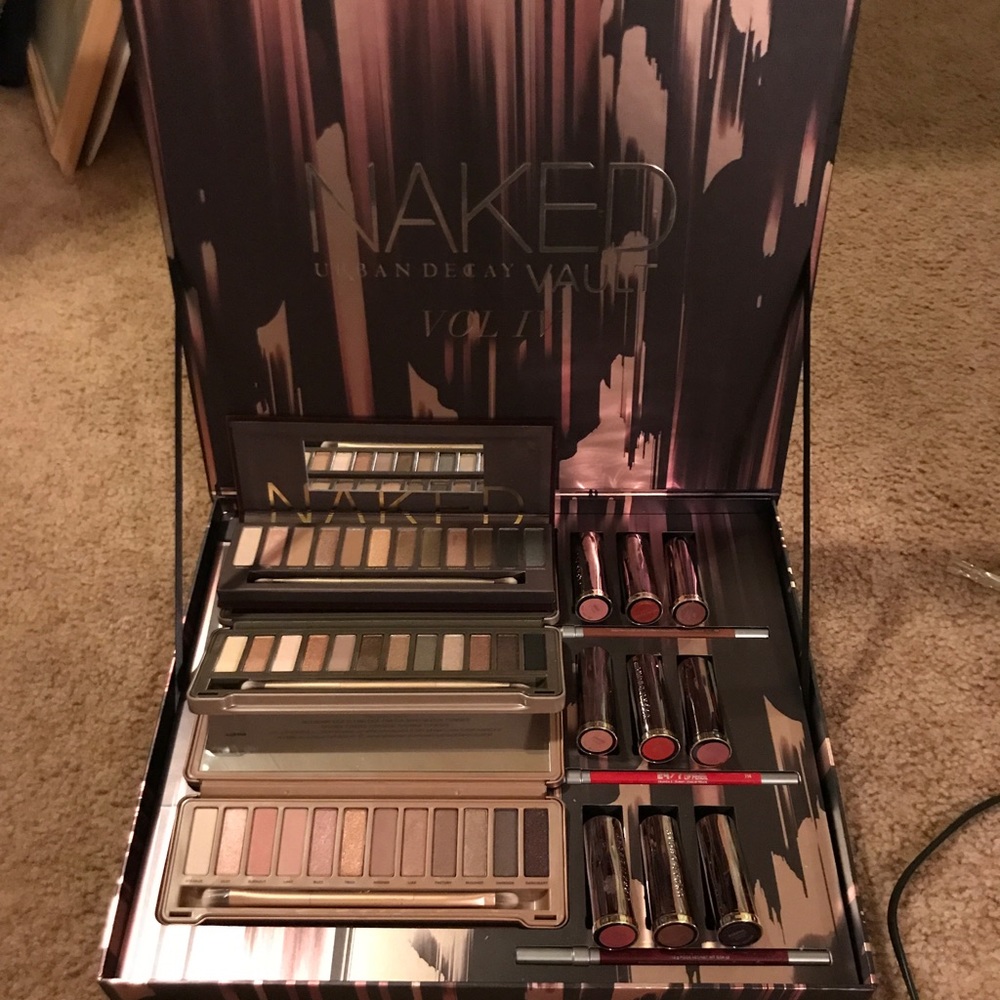Urban Decay Vault 4 - Picture 2 of 3