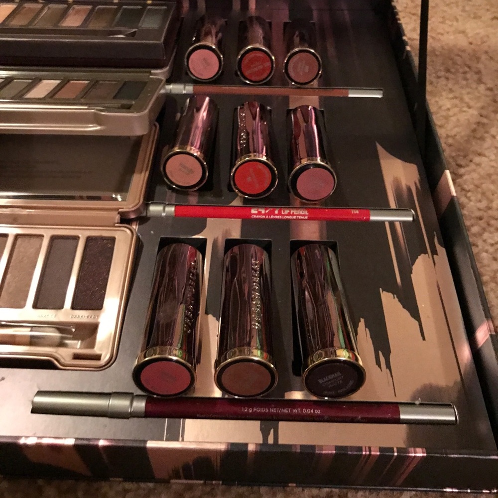 Urban Decay Vault 4 - Picture 3 of 3