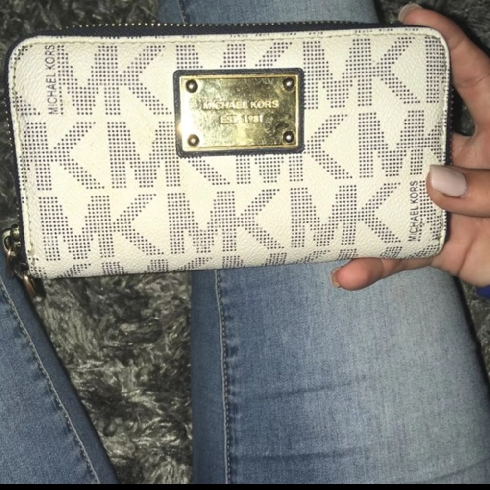 Authentic Michael Kors wallet!