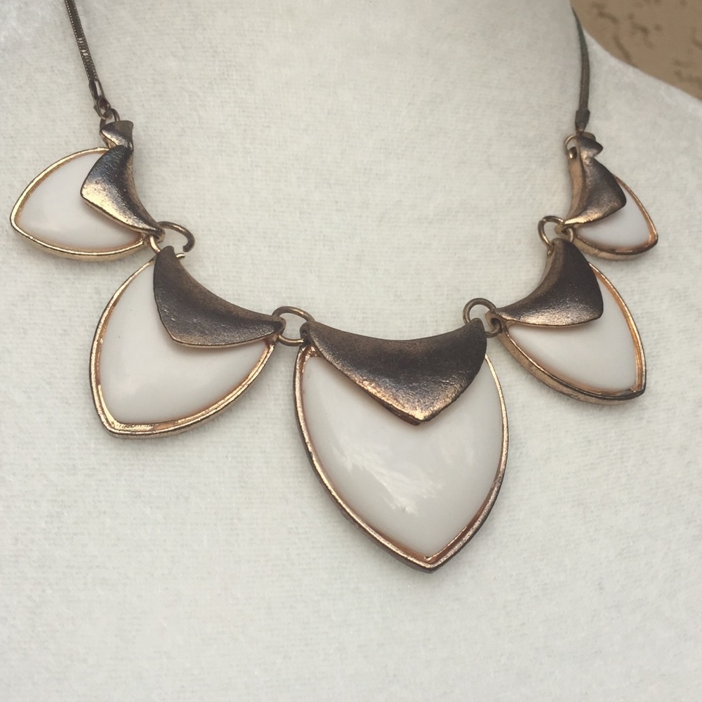💕 2 necklaces for $7! White/gold colored necklace