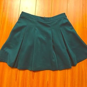Green pleated mini skirt, size M