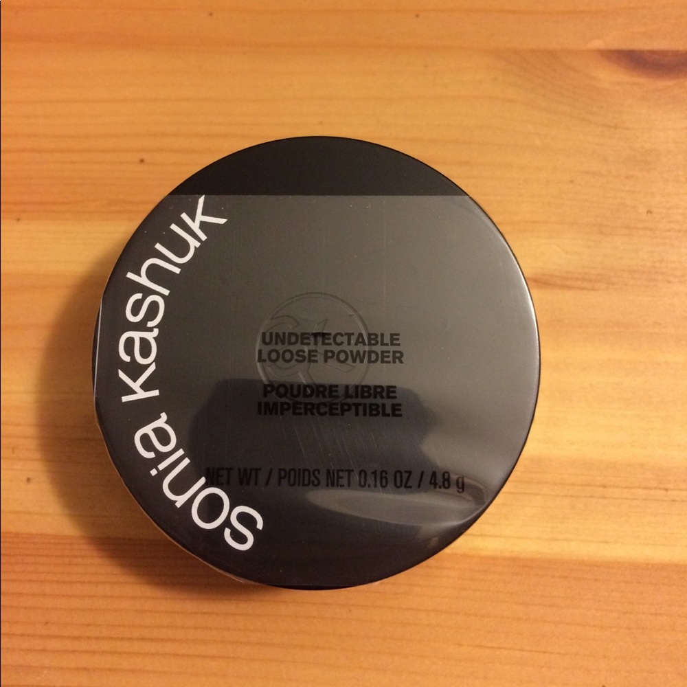 Sonia Kashuk Undetectable Loose Powder Light 01