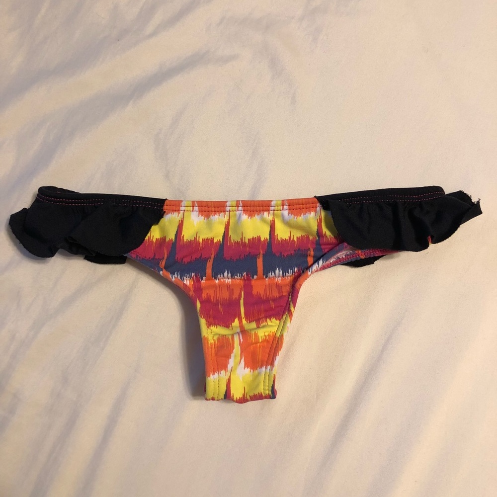 San Lorenzo Ruffle Thong Bottom