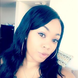 Meet your Posher, Adina