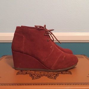 Toms desert wedge bootie in cognac suede size 8 🌵