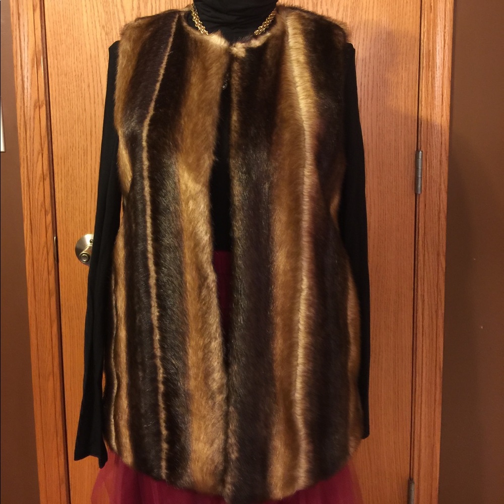 NWOT BETSEY JOHNSON FAUX FUR VEST SZ S