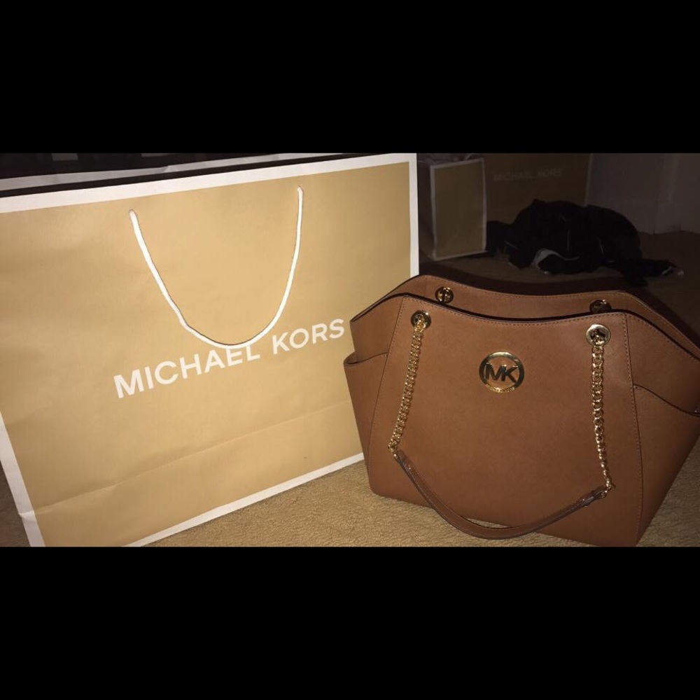 NEW MICHAEL KORS PURSE (AUTHENTIC)