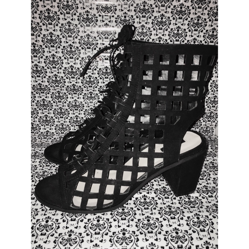 Black chunky heels 👠