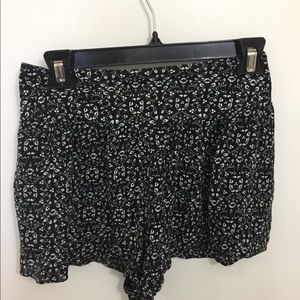 Black and white floral flowy shorts