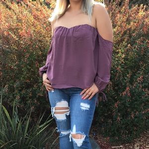 Kerry off the shoulder