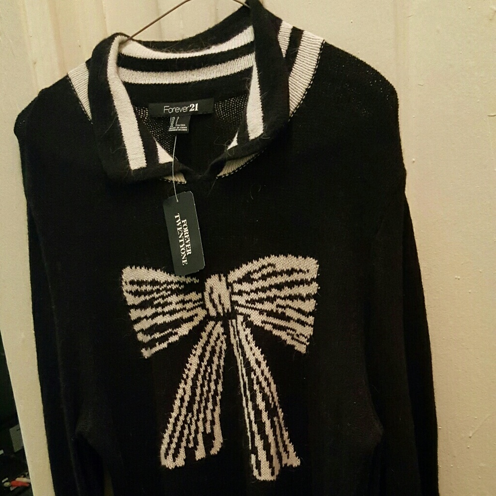 Black sweater with bow on the front