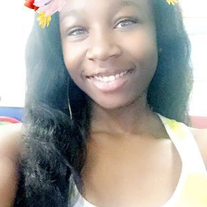 Meet your Posher, Alexis