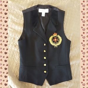 Vintage throwback 90s black vest with emblem!