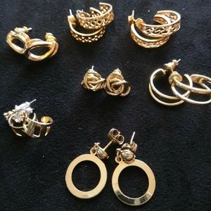 NWOT 7 Adorable petite goldtone pierced earrings