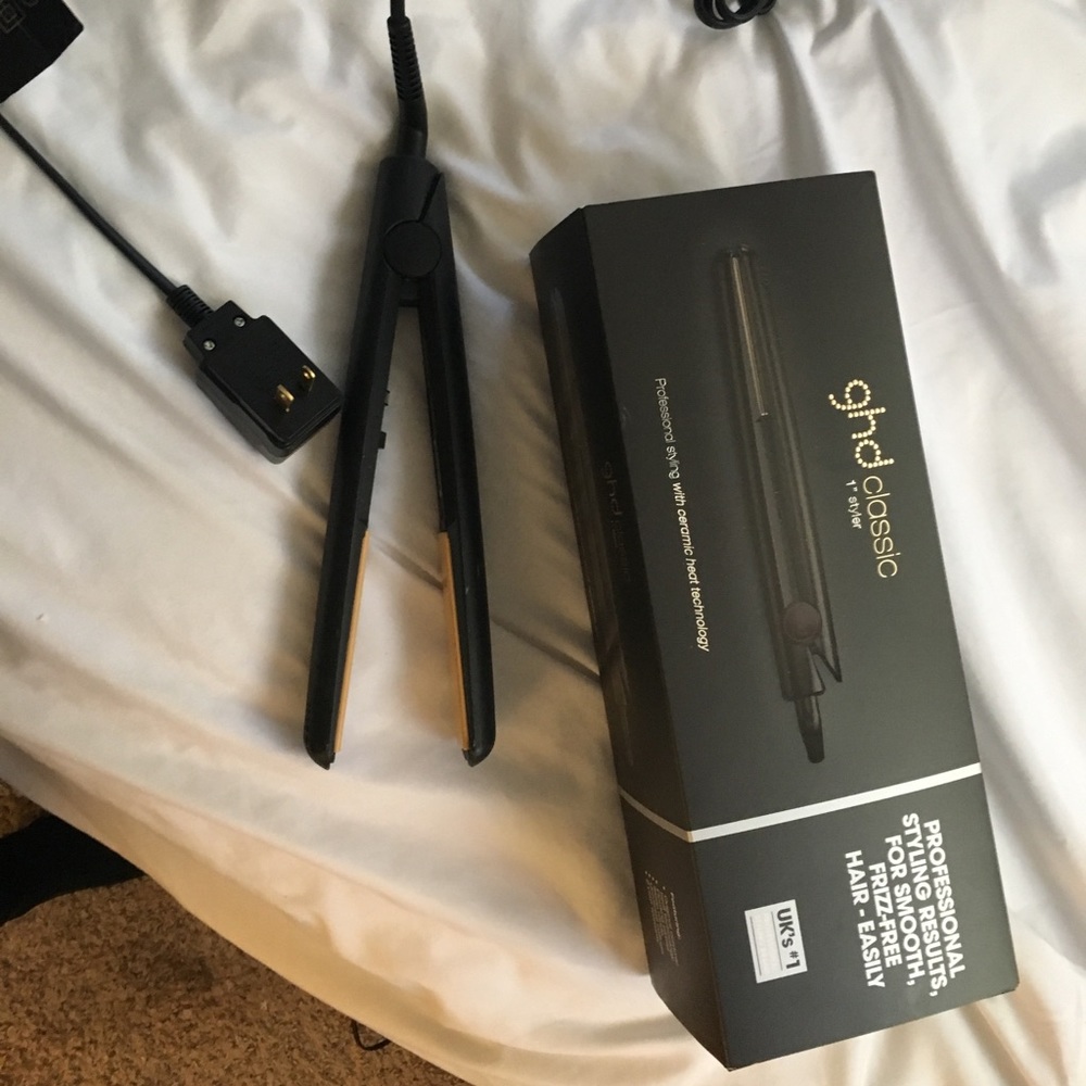 Ghd straightener 1”. Comes with packaging
