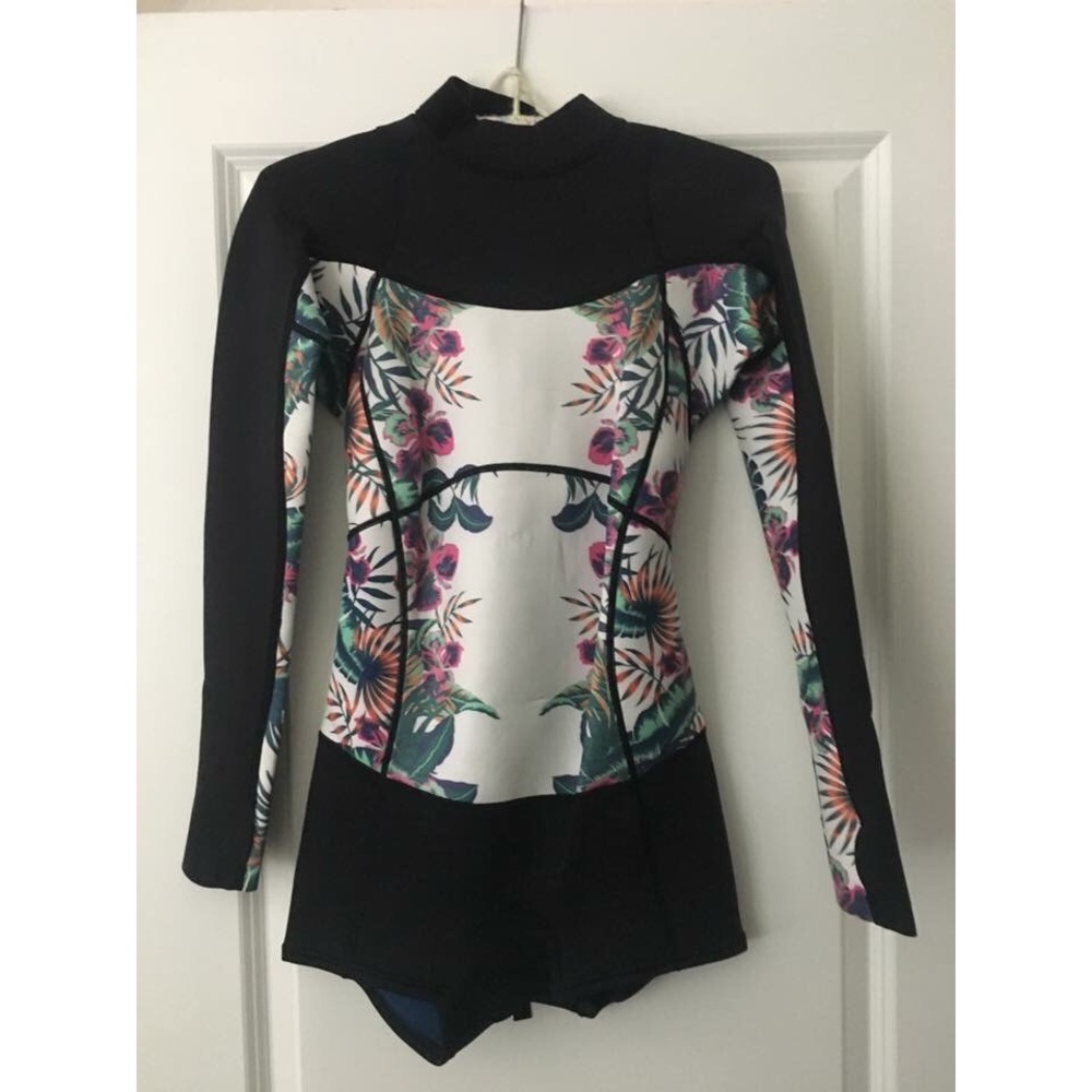 Women's Roxy Booty Spring-suit, size 8. NWT