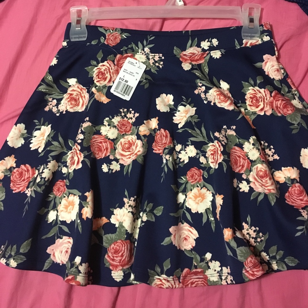 FOREVER 21 NAVY BLUE SKIRT W FLORAL PRINT (L)