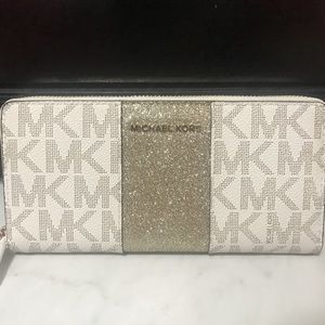 Brand NWT MK Vanilla/Pale Gold Lg Full Zip Wallet