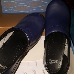 Blue clogs size 41 but actually fit like a 9.5/10