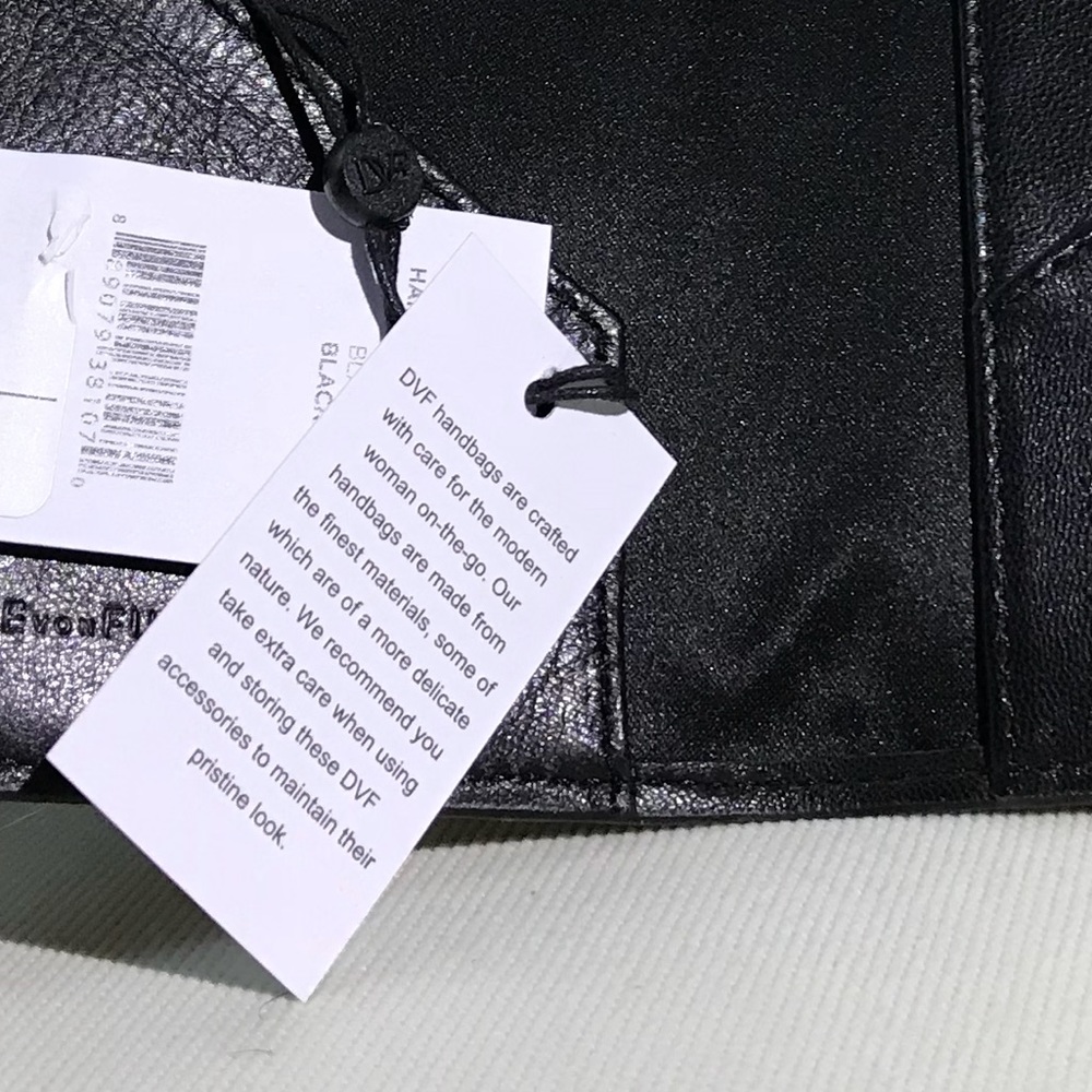 Diane von Furstenberg  (DVF) calf fur passport - Picture 4 of 5