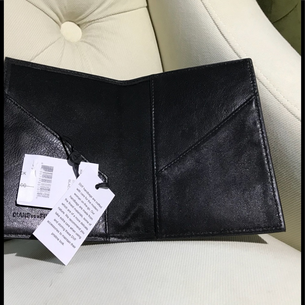 Diane von Furstenberg  (DVF) calf fur passport - Picture 5 of 5