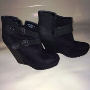 Womens Ankle Boots - Wedge Heel