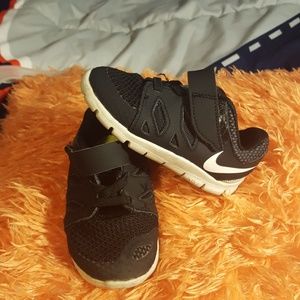 Nike toddler shoes size 7