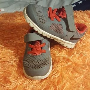 Nike size 6 toddler shoes