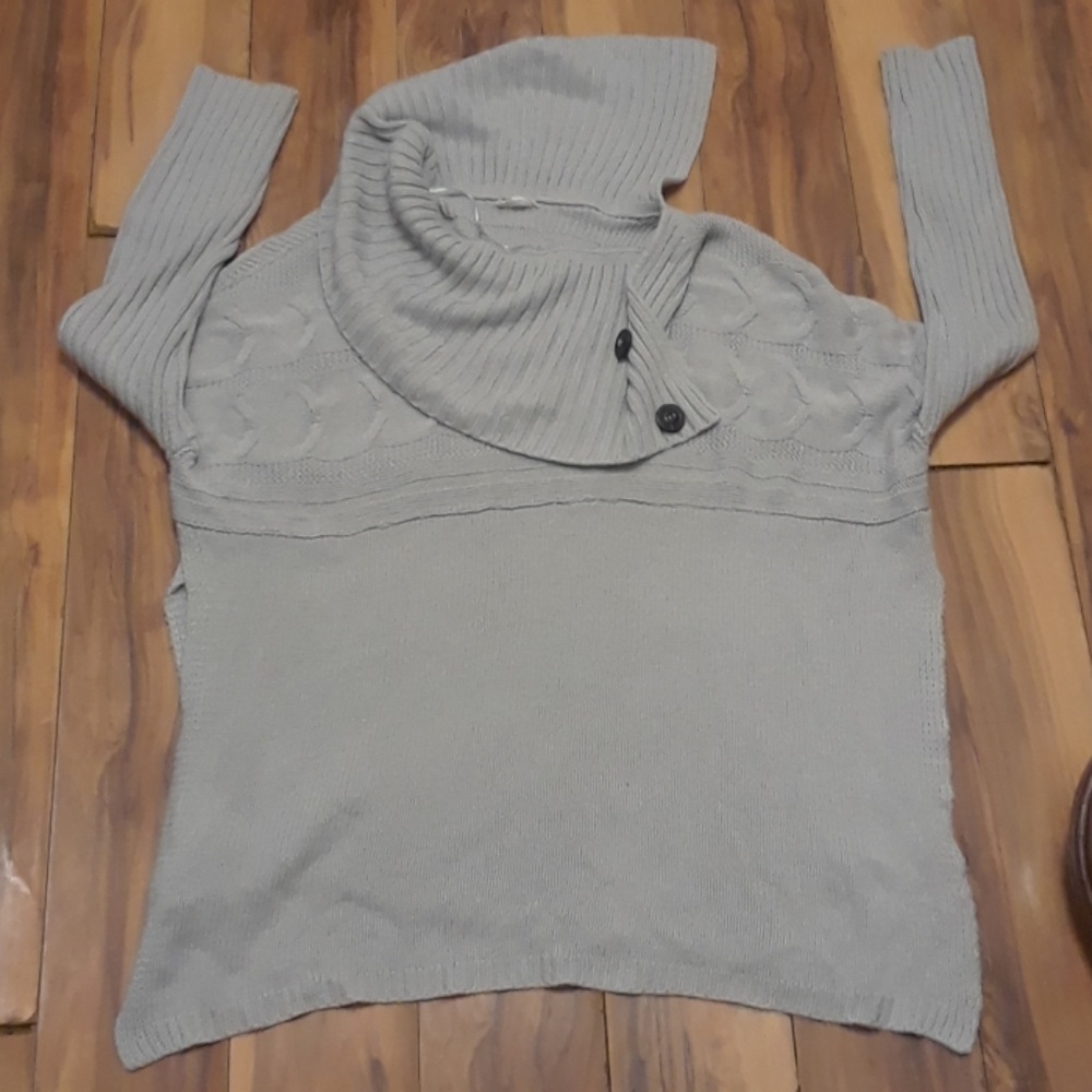 Hem & thread sweater
