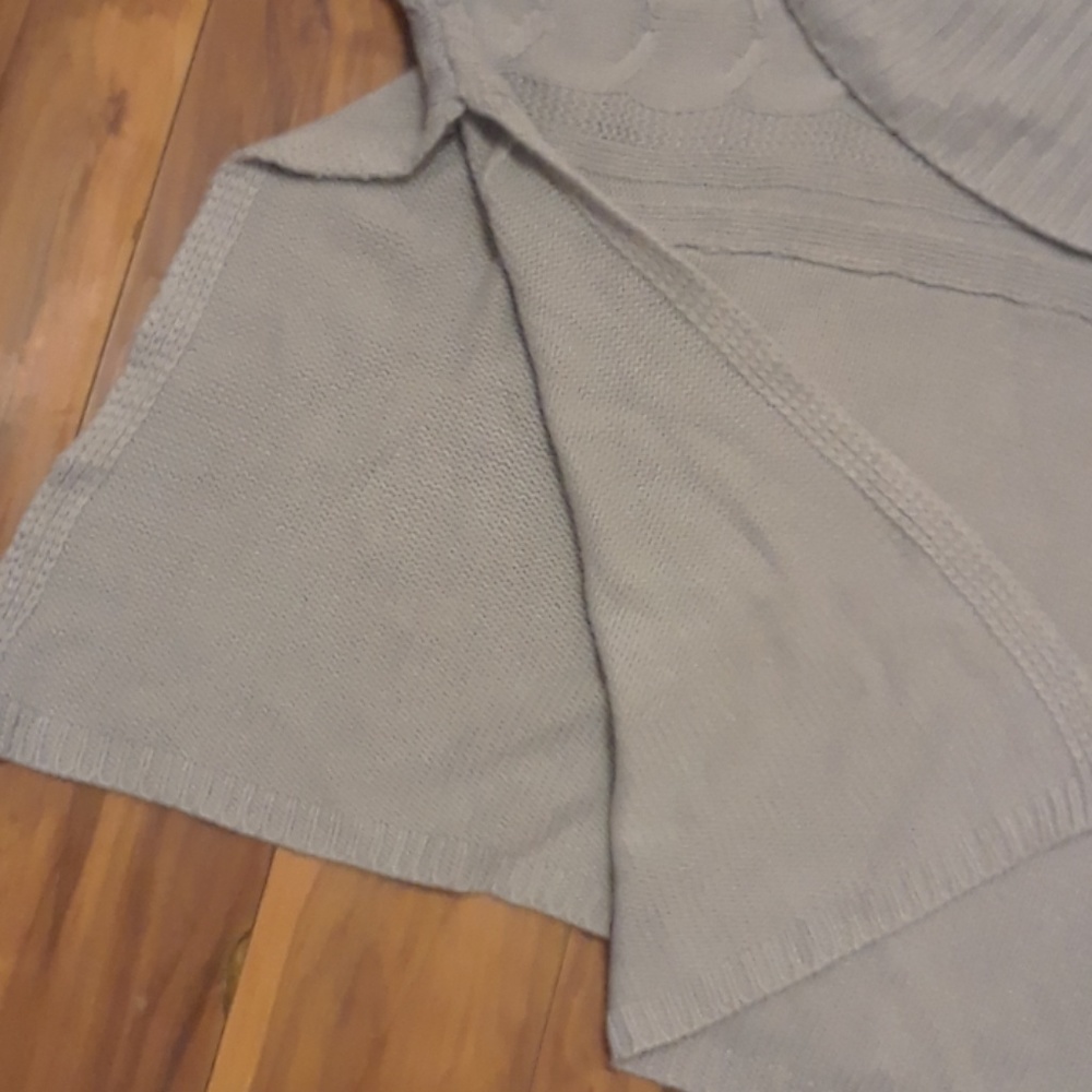 Hem & thread sweater - Picture 3 of 3