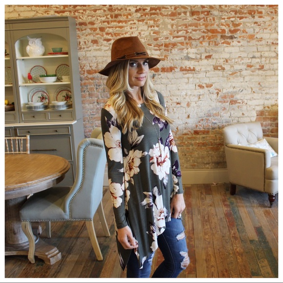 ✨LAST✨Olive floral asymmetrical tunic - Picture 2 of 3