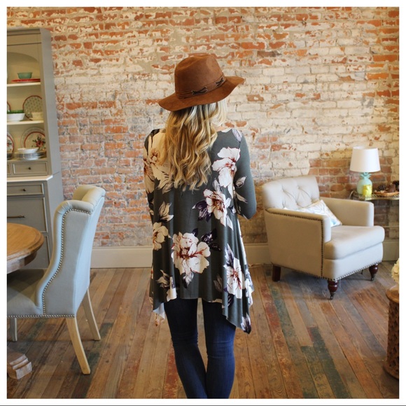 ✨LAST✨Olive floral asymmetrical tunic - Picture 3 of 3