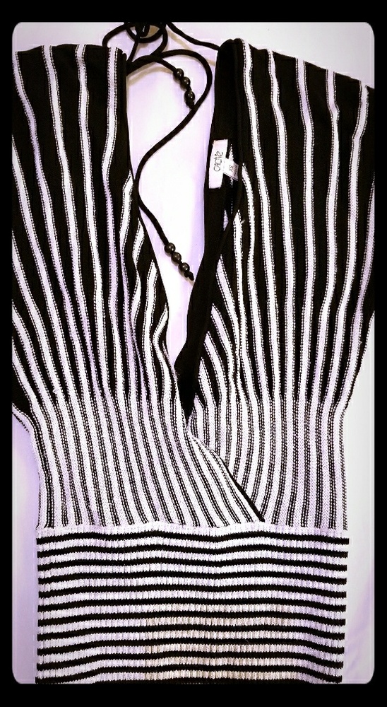 Sexy Fitting Low V Neck Cache STYLISH TOP