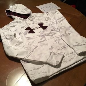 Hoodie under Armour