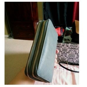 Excellent condition genuine leather wristle wallet