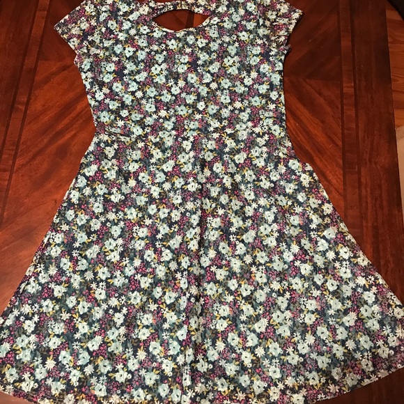 PINK & BLUE FLORAL PRINT DRESSES - Picture 3 of 4