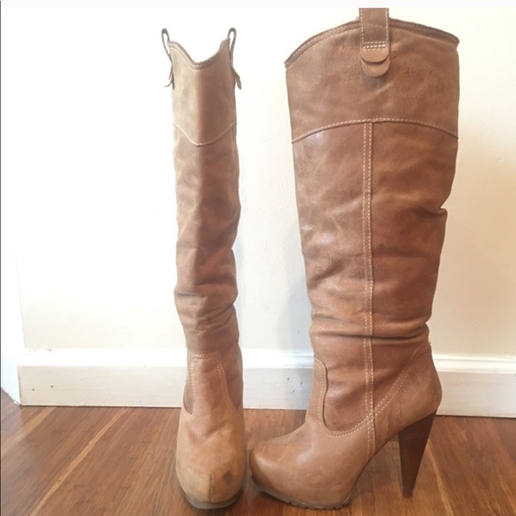 Super cute winter heel boots - Picture 1 of 3