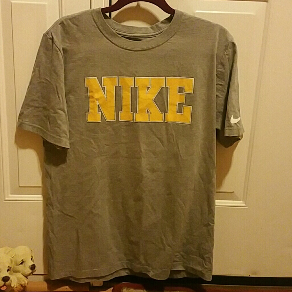 Men's Nike shirt
