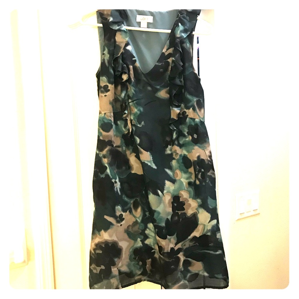 Beautiful LOFT dress with pockets! Size 2