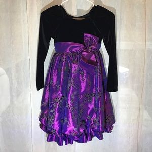 Girl’s holiday dress