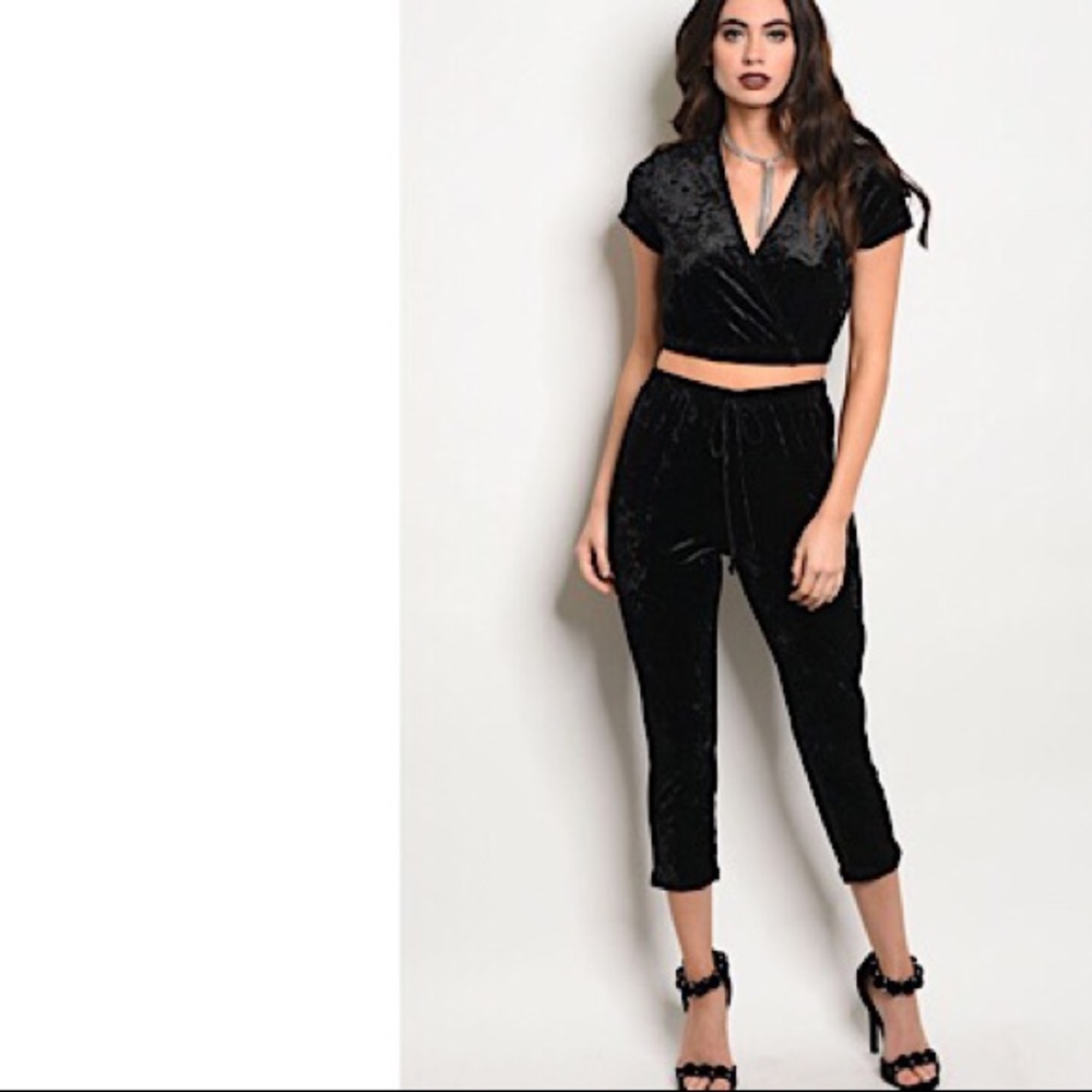 Black Velvet Crop Pants Suit Set NWT - Picture 1 of 5