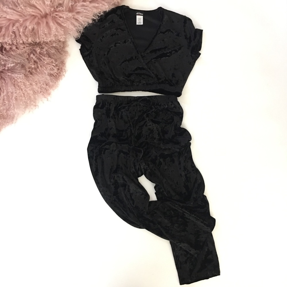 Black Velvet Crop Pants Suit Set NWT - Picture 3 of 5