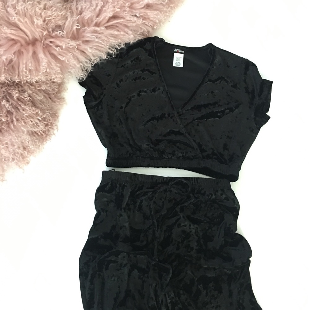 Black Velvet Crop Pants Suit Set NWT - Picture 5 of 5