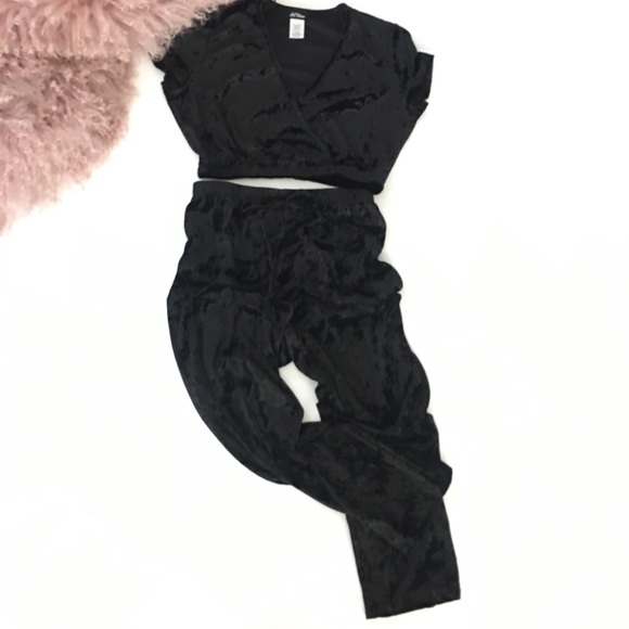 Black Velvet Crop Pants Suit Set NWT - Picture 4 of 5