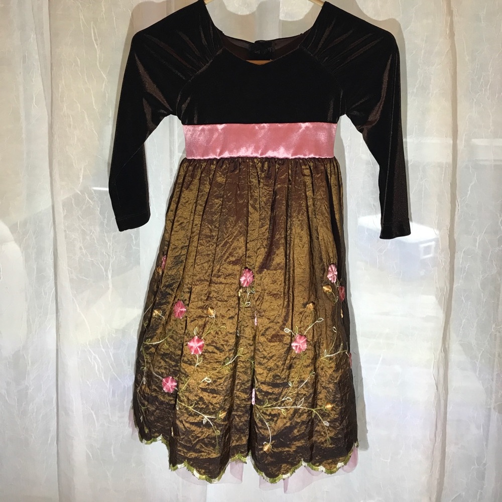 Girl’s holiday dress