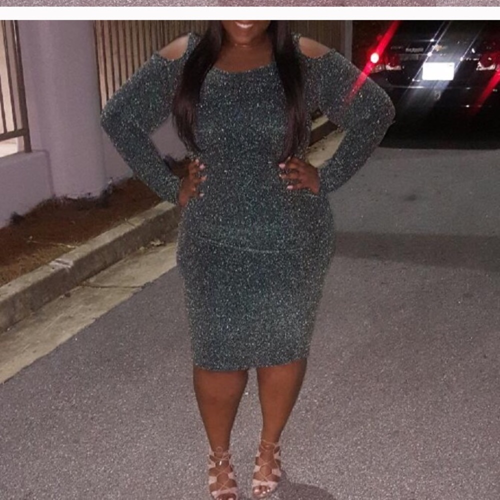 🚨Reposhed Dress ON RESERVE🚨